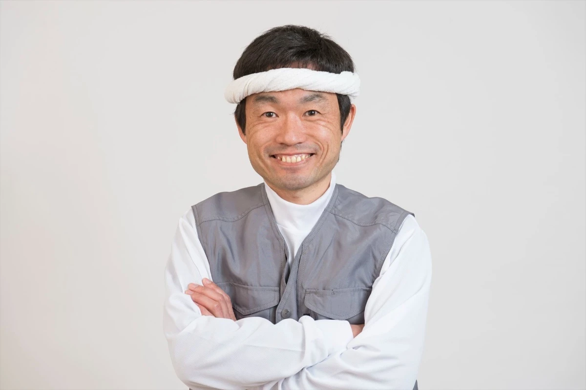 腕組みしてポーズを決める職人